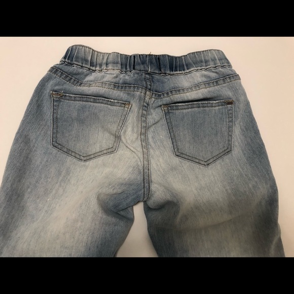 2/$20 Light wash Jeggings - Picture 5 of 6